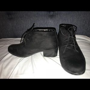 AVENUE black booties 8w